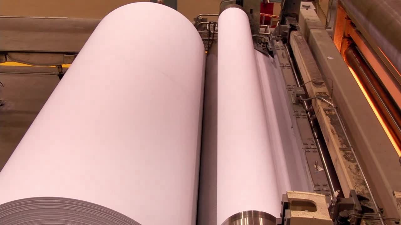 Improve turn-up efficiency and minimize spool core losses with Paprima's reel change system, the Reel-Jet™ water-jet turn-up system.